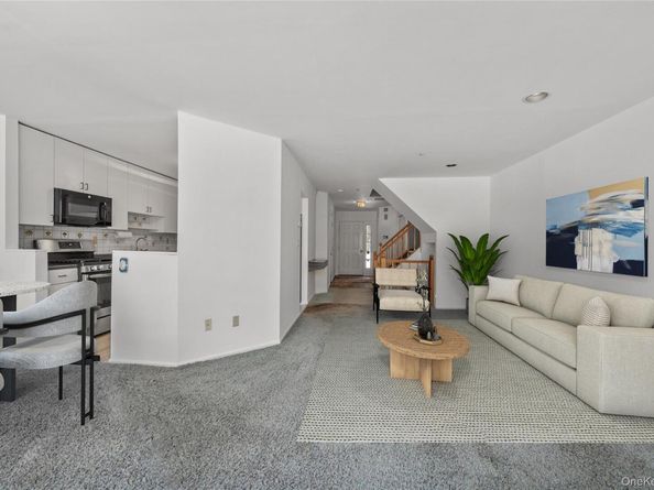 302 Pondside Drive, White Plains NY 10607