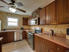 15 Snapper Court, Lindenhurst NY 11757