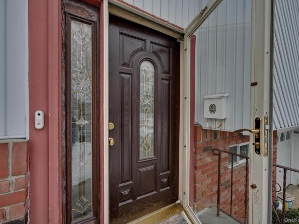 15 Snapper Court, Lindenhurst NY 11757