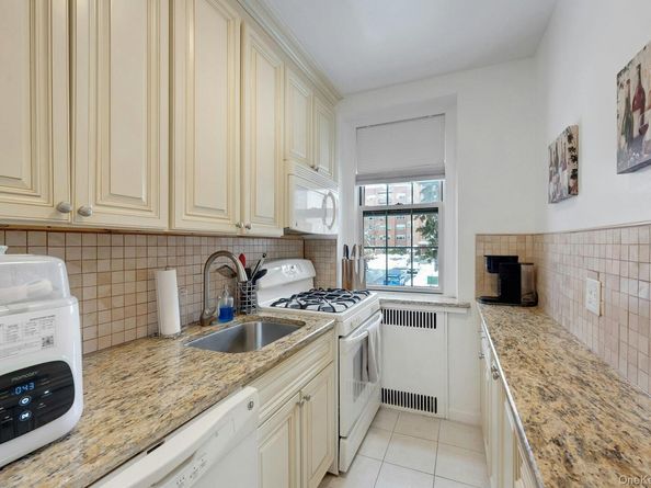 253 Garth Road 2J, Scarsdale NY 10583