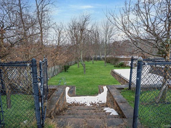 723 W Main Street, Riverhead NY 11901