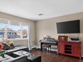 41 N Kings Avenue, Lindenhurst NY 11757