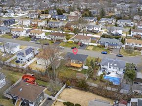 41 N Kings Avenue, Lindenhurst NY 11757