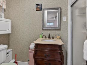 41 N Kings Avenue, Lindenhurst NY 11757