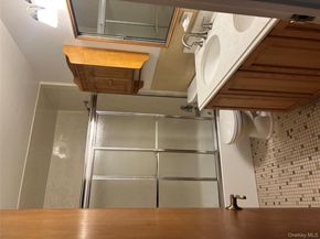 5219 Wilshire 5219, Oakdale NY 11769