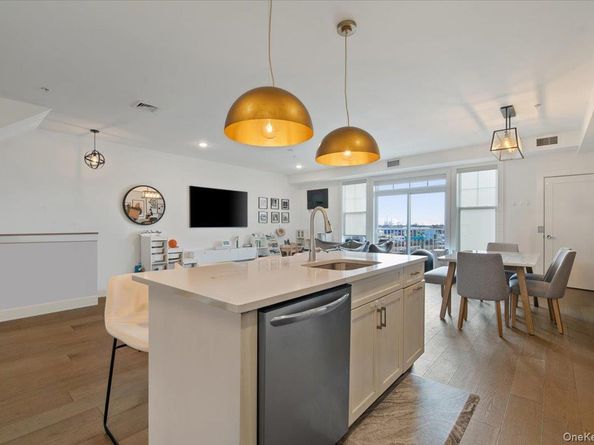 422 Marina Pointe Drive 422, East Rockaway NY 11518