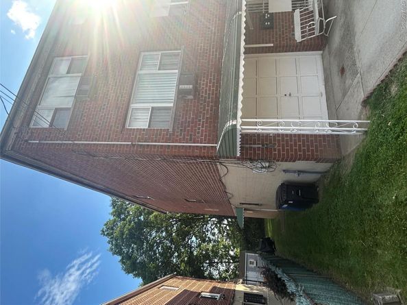 914 E 211th Street, Bronx NY 10469
