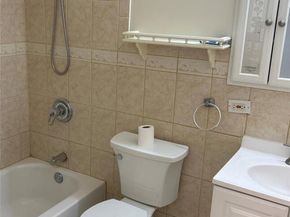 914 E 211th Street, Bronx NY 10469