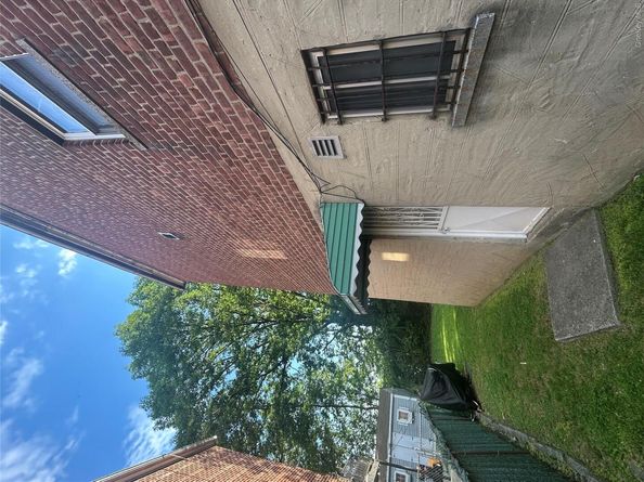 914 E 211th Street, Bronx NY 10469