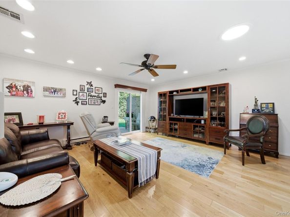 66 Harbor N, Amityville NY 11701