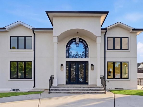 51 Sobro Avenue, Valley Stream NY 11580