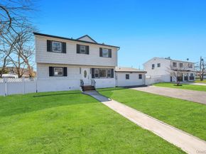 90 30th Street, Copiague NY 11726