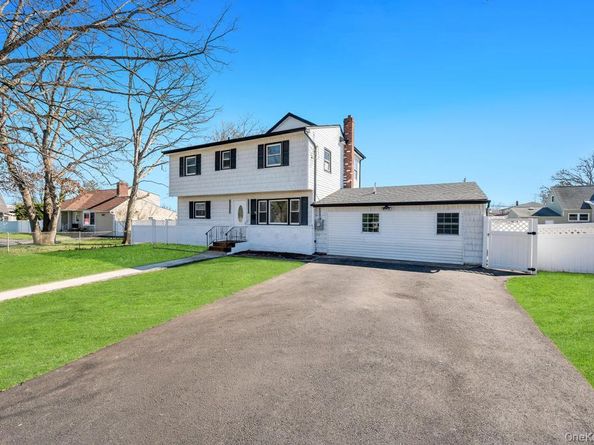 90 30th Street, Copiague NY 11726