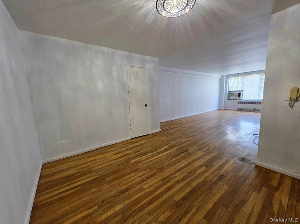 18-50 211th Street 1B, Bayside NY 11360