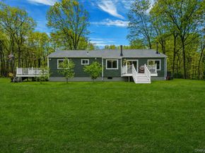 14 Belvoir Court, Ridge NY 11788