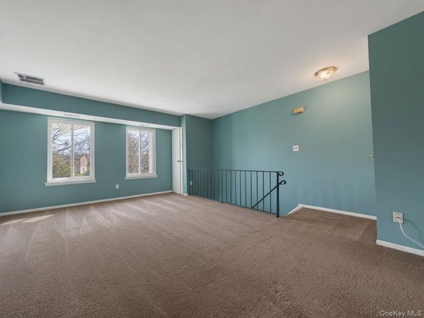 8 Redwood Court 8, Coram NY 11727