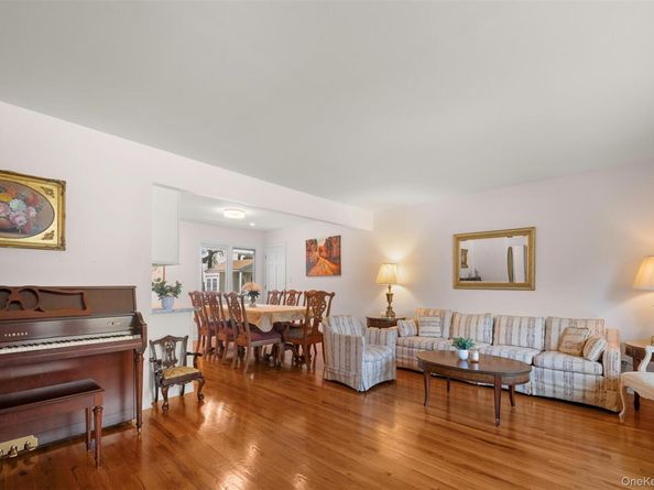 50 Marian Lane, Jericho NY 11753