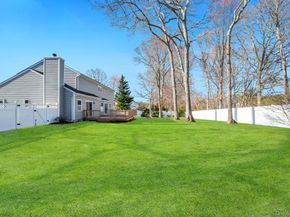 29 Harwood Way, Coram NY 11727