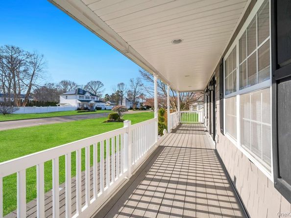 29 Harwood Way, Coram NY 11727
