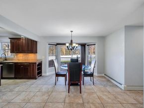29 Harwood Way, Coram NY 11727
