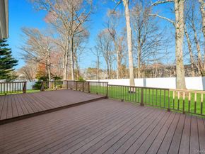 29 Harwood Way, Coram NY 11727
