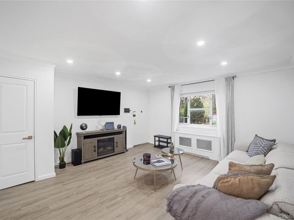 220-02 Stronghurst Avenue (Lower) 183, Queens Village NY 11427