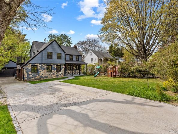 11 Brook Lane, Great Neck NY 11023