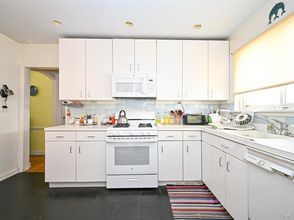 75-64 180th Street, Fresh Meadows NY 11366