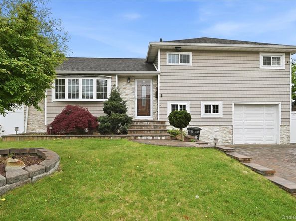 572 Benjamin Road, North Babylon NY 11703