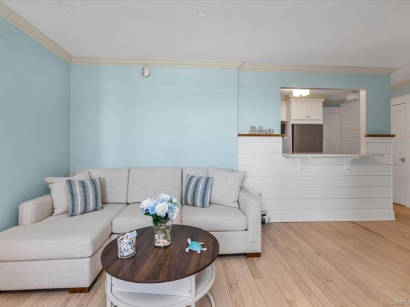 370 W Broadway 2Y, Long Beach NY 11561