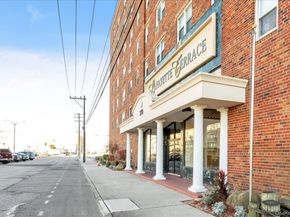 370 W Broadway 2Y, Long Beach NY 11561