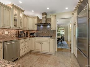 21 Kodiak Drive, Woodbury NY 11797