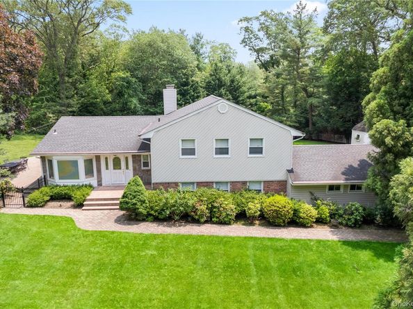 21 Kodiak Drive, Woodbury NY 11797