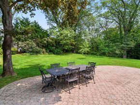 21 Kodiak Drive, Woodbury NY 11797
