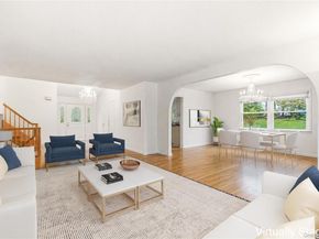 21 Kodiak Drive, Woodbury NY 11797