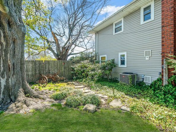 202 N Hickory Street, Massapequa NY 11758
