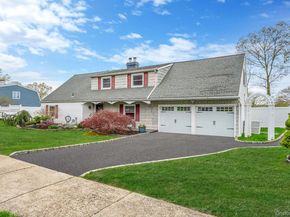 10 Lehigh Lane, Farmingville NY 11738
