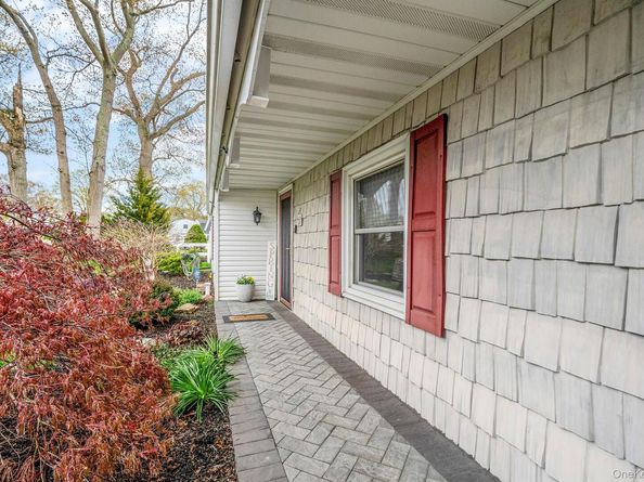 10 Lehigh Lane, Farmingville NY 11738