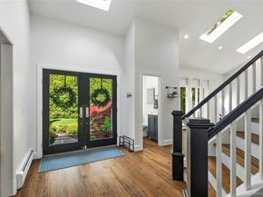 4 Cross Lane, Glen Head NY 11545