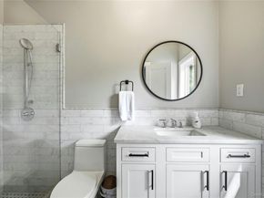 4 Cross Lane, Glen Head NY 11545