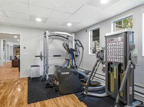 4 Cross Lane, Glen Head NY 11545