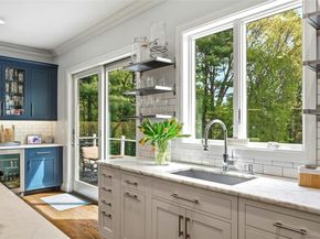 4 Cross Lane, Glen Head NY 11545