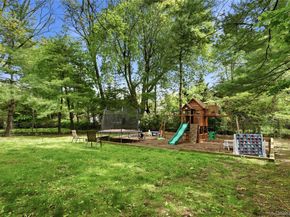4 Cross Lane, Glen Head NY 11545