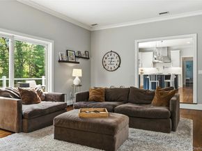 4 Cross Lane, Glen Head NY 11545