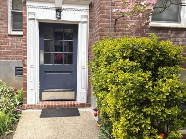 34 Cathedral Avenue 6A, Hempstead NY 11550