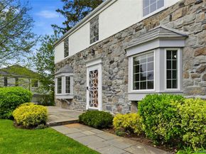 35 Sherry Hill Lane, Manhasset NY 11030