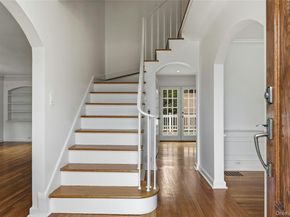 35 Sherry Hill Lane, Manhasset NY 11030