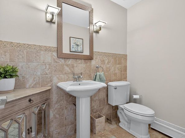 321 Lagoon Drive S, Copiague NY 11726