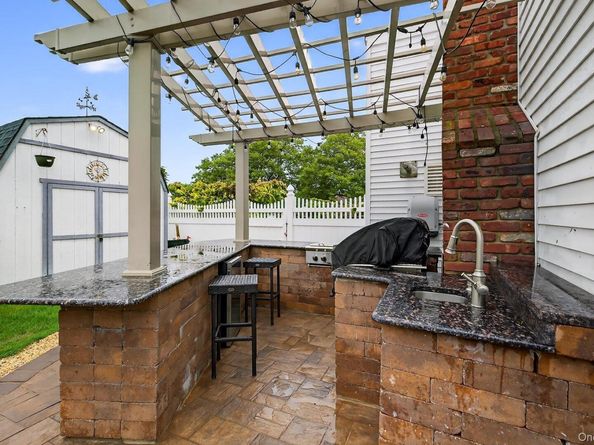321 Lagoon Drive S, Copiague NY 11726