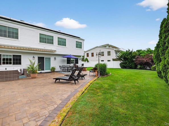 321 Lagoon Drive S, Copiague NY 11726